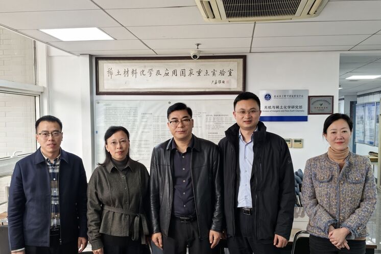 共推稀土科技立异与工业融合 省自然J9集团投资集团携地矿集团赴北京大学重点实验室交流座谈