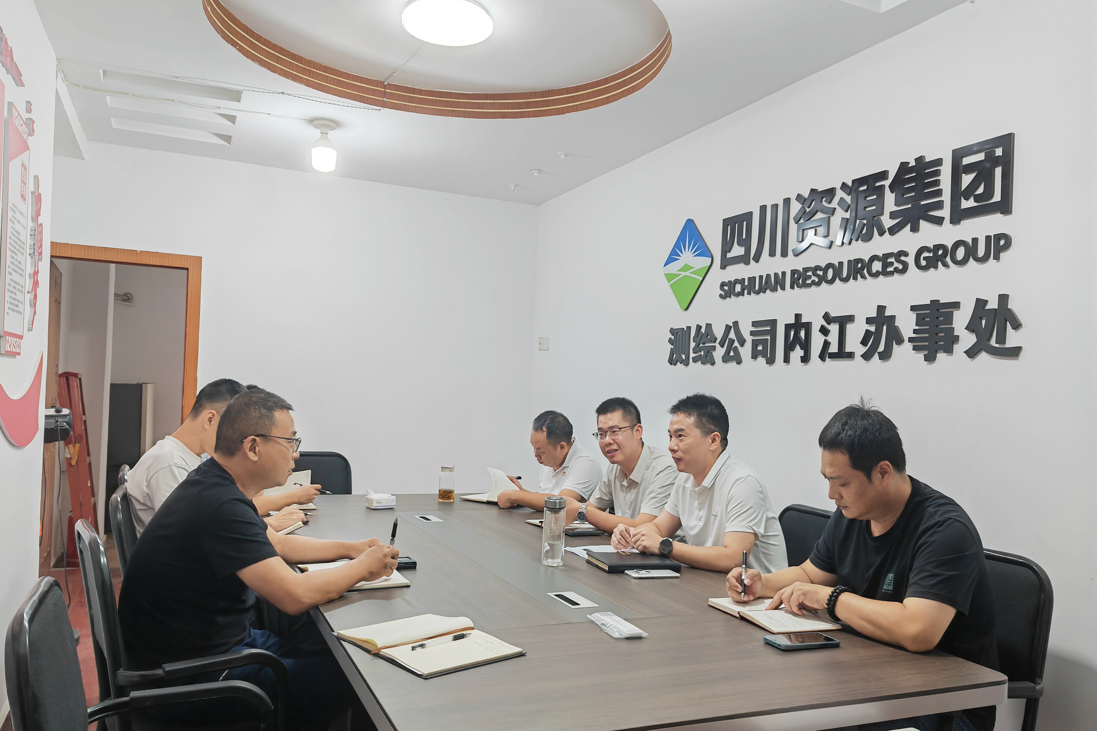调研座谈照片