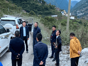 陈贵林局长一行赴甘洛县调研脱贫攻坚工业扶贫玄武岩项目_协同多元工业_工业生长_J9集团有限责任公司