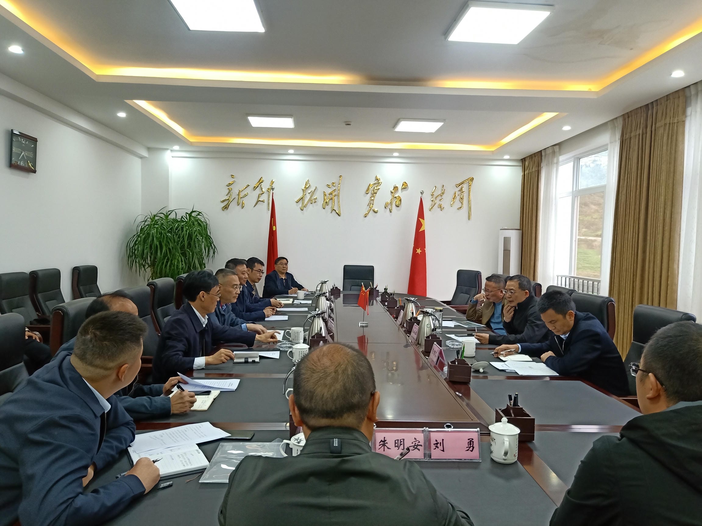陈贵林局长一行赴甘洛县调研脱贫攻坚工业扶贫玄武岩项目_协同多元工业_工业生长_J9集团有限责任公司