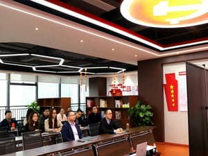 警示教育“大课堂”：寓目《正风反腐就在身边》_协同多元工业_工业生长_J9集团有限责任公司