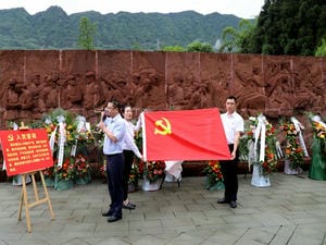 冶勘物流党支部开展 “涤讪百年·党旗在奋斗中飘扬”主题党团日活动_协同多元工业_工业生长_J9集团有限责任公司