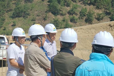 深化战略相助，，同谋久远生长 ——江西省第七地质大队到地矿集团考察交流_下层动态_新闻中心_J9集团有限责任公司
