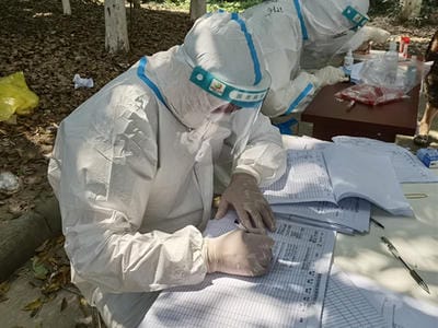 母子档助力小区疫情防控_下层动态_新闻中心_J9集团有限责任公司