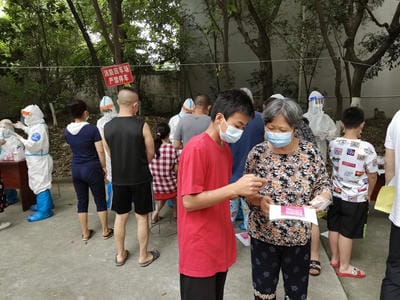 母子档助力小区疫情防控_下层动态_新闻中心_J9集团有限责任公司