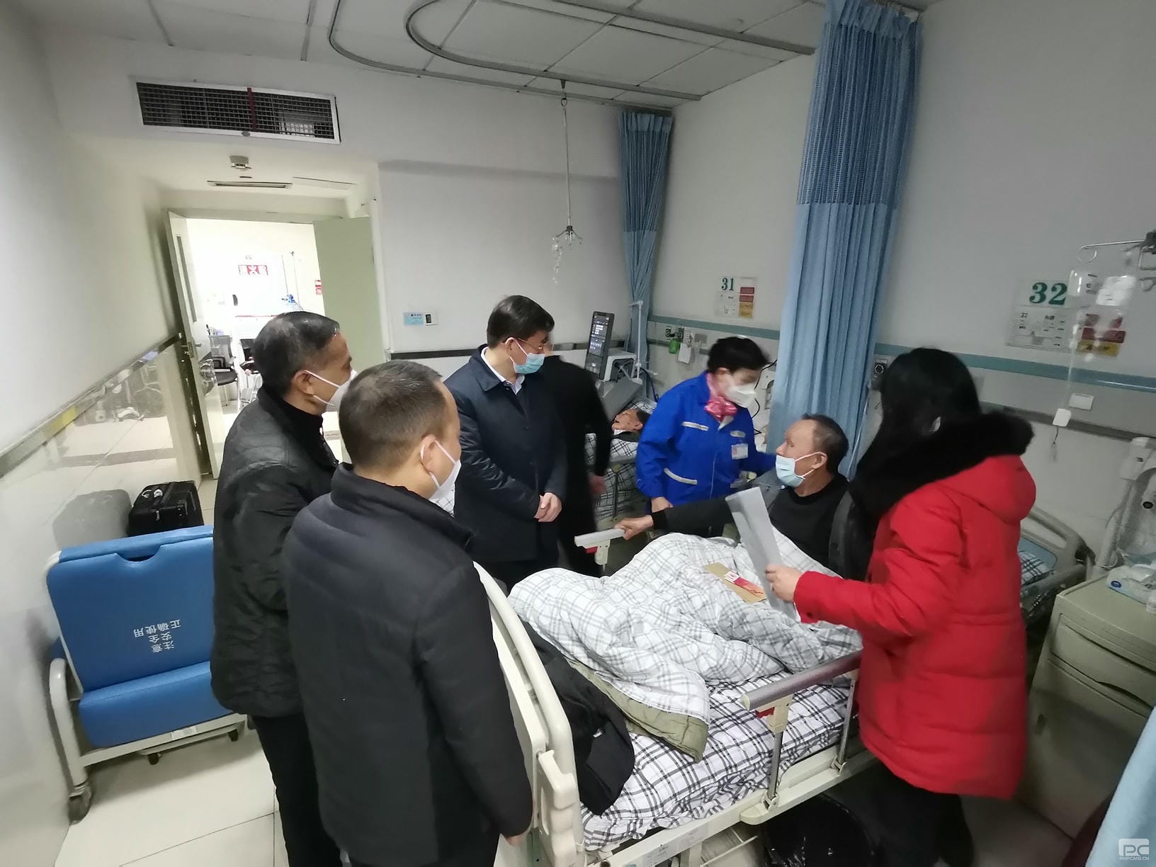 杜春茂探望慰问离休老干部_J9集团新闻_新闻中心_J9集团有限责任公司