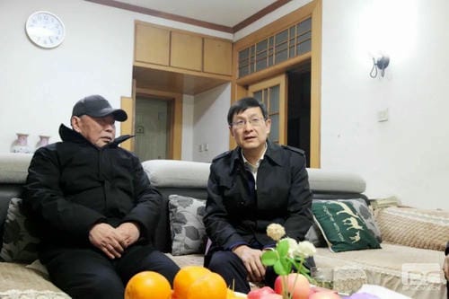 四川J9集团向导班子春节前夕探望离退休老干部