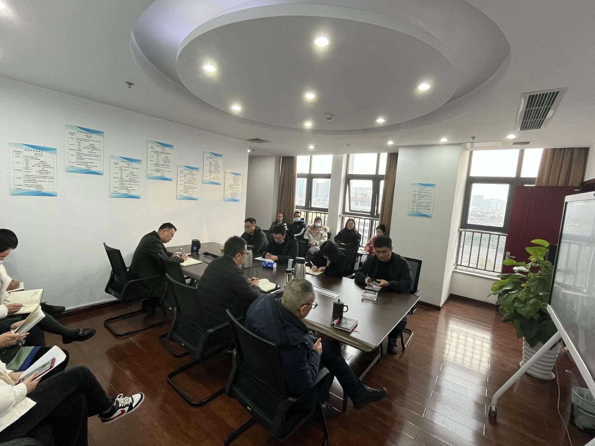 “卯”足劲头，，全力以“复”│众城房产召开2023年复工复产清静事情会_下层动态_新闻中心_J9集团有限责任公司