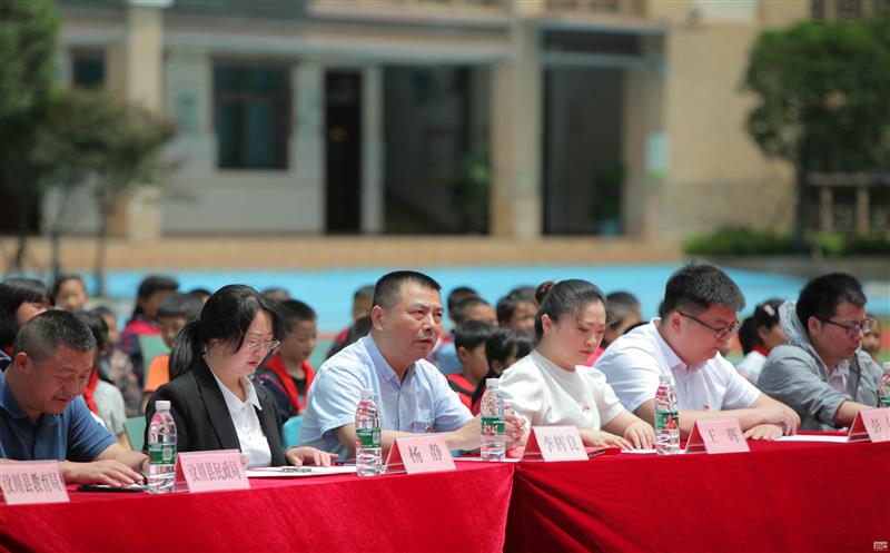 为你而来，，，，，，大爱汶川 ——核西南院开展学雷锋自愿服务活动