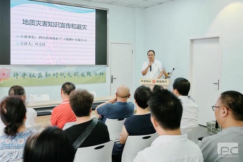 地矿集团联合升平社区开展“企地共建聚协力 携手同谋新生长——国有企业助力新时代文明实践中心建设生长”自愿服务活动_红色堡垒_党建群团_J9集团有限责任公司
