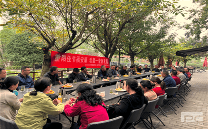 情系退休职工，，，情暖重阳佳节
