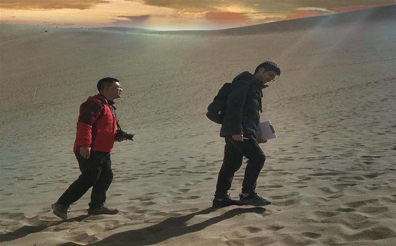 丝路石语证坚韧，，，，黄沙百战铸传奇——区调队助力敦煌天下地质公园再评估绿牌侧记