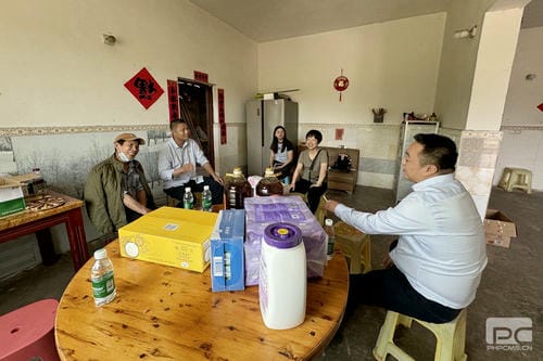 传温情 暖人心 ——地矿集团工会“五一”节前夕走访慰问野外生产一线职工眷属_下层动态_新闻中心_J9集团有限责任公司