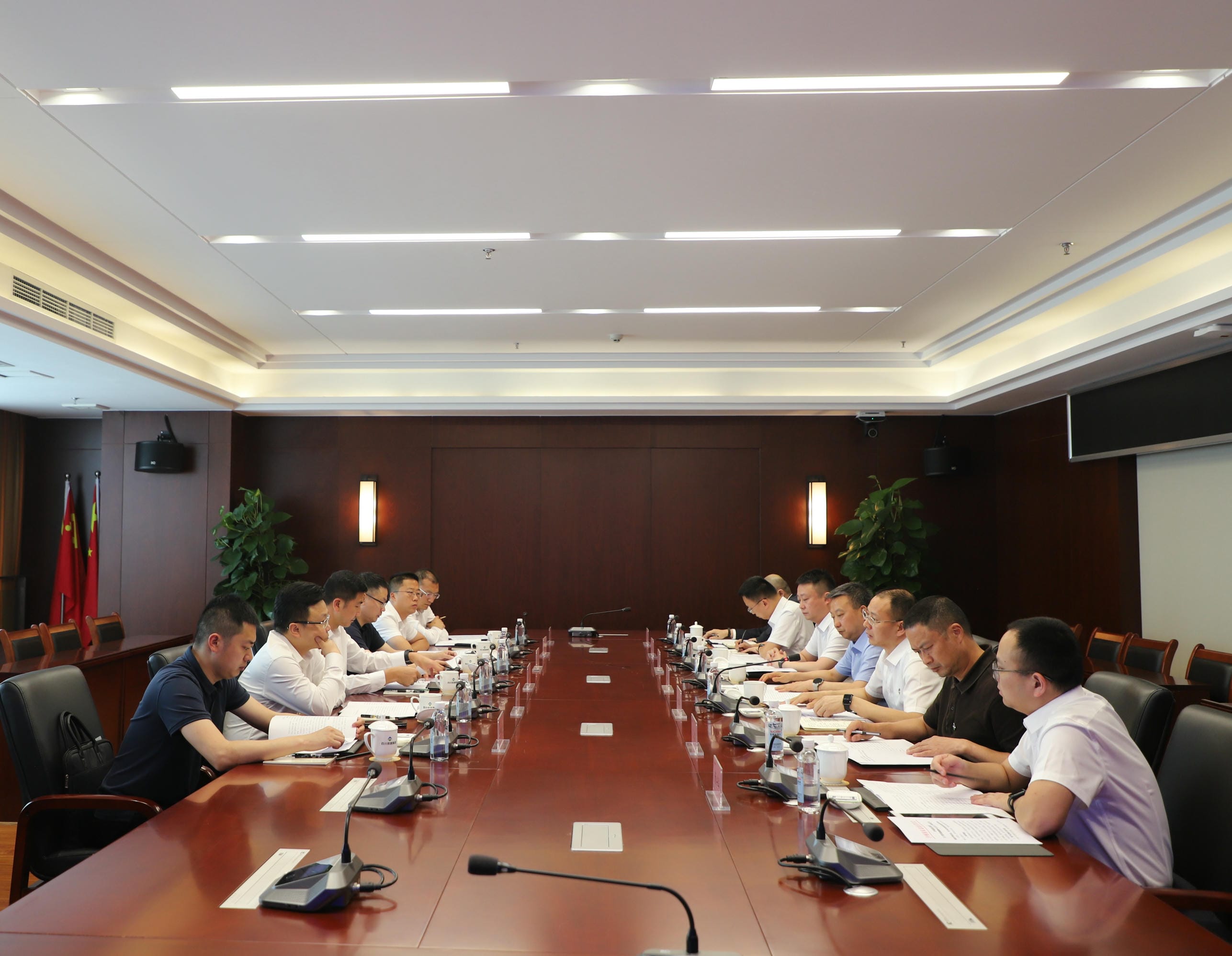 置业集团与泸州高新区座谈交流_下层动态_新闻中心_J9集团有限责任公司