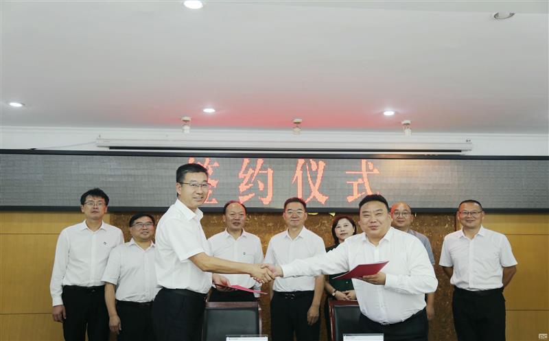 优势互补，，携手并进 ——测绘公司与四川省青海商会签署战略相助协议
