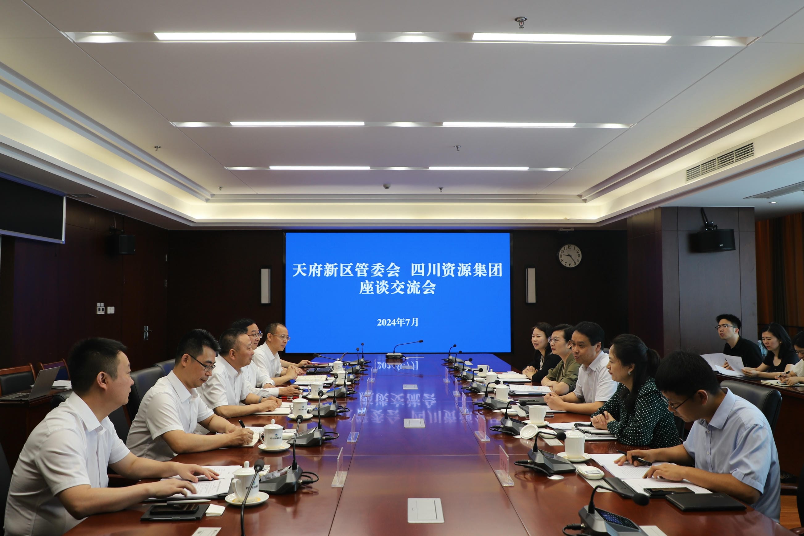 置业集团与天府新区管委会座谈交流_下层动态_新闻中心_J9集团有限责任公司