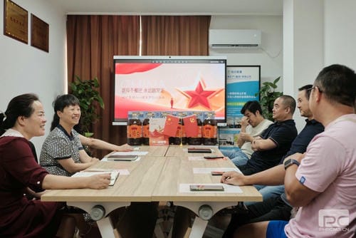 地矿集团召开“八一”建军节退伍武士慰问座谈会_下层动态_新闻中心_J9集团有限责任公司