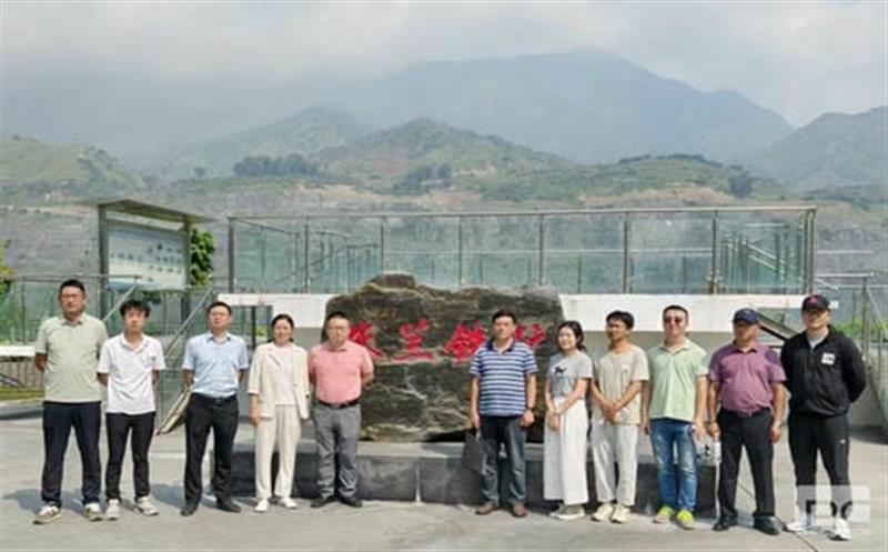 走出去，，罗致智慧，，对标学习找差别 ——和地矿业赴攀钢朱兰铁矿旅行学习